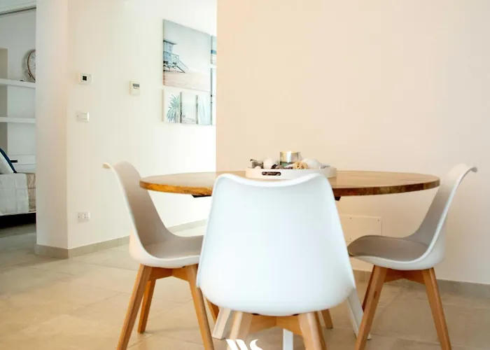 White Sofia - Uno Sguardo Sul Mare * Bari